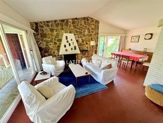 https://web5.gallito.com.uy/casa-de-amplio-metraje-en-las-paradas-de-la-mansa-inmuebles-25207584