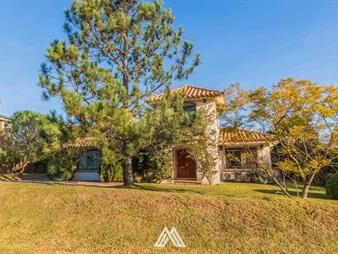 https://www.gallito.com.uy/venta-casa-altos-de-la-tahona-con-renta-3-dorm-inmuebles-24268624