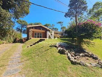 https://web5.gallito.com.uy/casa-en-mansa-punta-del-este-de-3-dormitorios-con-parrill-inmuebles-27379479
