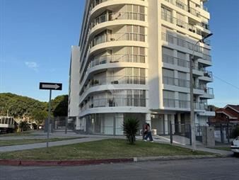 https://www.gallito.com.uy/alquiler-local-malvin-blixen-y-colombes-frente-shopping-pla-inmuebles-27473207