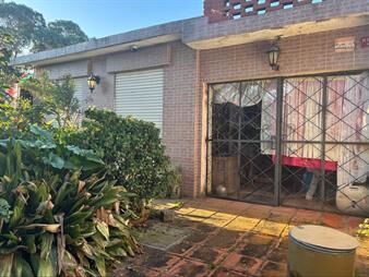 https://www.gallito.com.uy/en-gran-ubicacion-chalet-2-dorm-barbacoa-garaje-shangrila-inmuebles-27473761