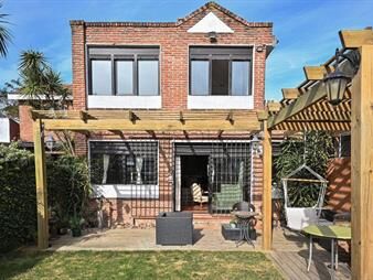 https://www.gallito.com.uy/venta-casa-3-dormitorios-y-piscina-sobre-rambla-inmuebles-27473910