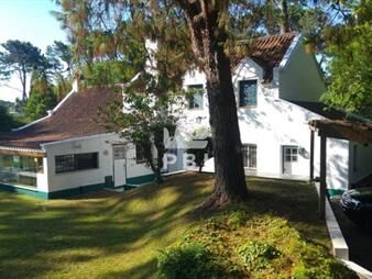 https://web5.gallito.com.uy/venta-casa-4-dormitorios-en-cantegril-punta-del-inmuebles-23082156