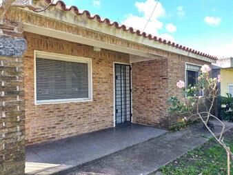 https://web5.gallito.com.uy/ideal-inversion-casa-y-3-apartamentos-en-colon-inmuebles-27478834