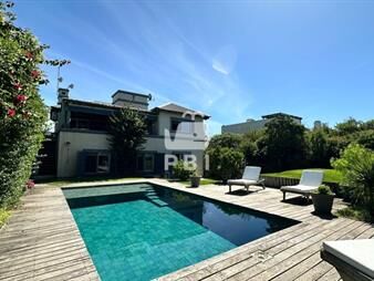 https://www.gallito.com.uy/alquiler-casa-de-5-dormitorios-tio-tom-punta-ballena-inmuebles-27478893