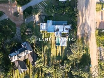 https://www.gallito.com.uy/venta-casa-en-laguna-blanca-manantiales-5-con-inmuebles-21841641