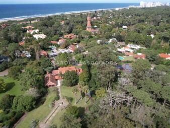 https://web5.gallito.com.uy/propiedad-exclusiva-en-venta-ubicada-en-golf-del-inmuebles-26039781