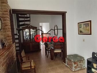 https://www.gallito.com.uy/casa-de-4-dormitorios-con-garaje-y-patio-sobre-inmuebles-26096211