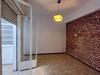 https://web5.gallito.com.uy/apartamento-en-venta-2-dormitorios-1-baño-y-inmuebles-24570561