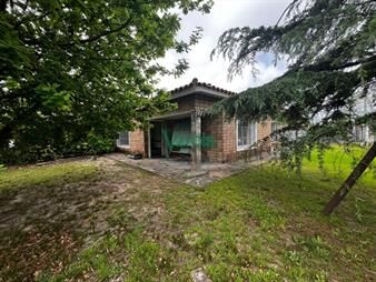 https://www.gallito.com.uy/venta-de-casa-de-2-o-3-dormitorios-en-el-bosque-inmuebles-27484824