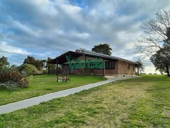https://www.gallito.com.uy/venta-de-chacra-10-hasproxima-a-la-palmita-y-8-inmuebles-27484937
