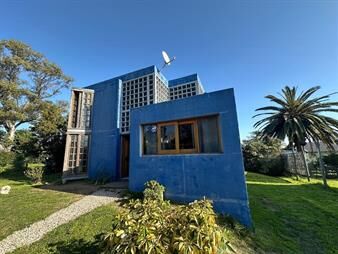 https://www.gallito.com.uy/venta-de-casa-4-dormitorios-a-2-cuadras-del-mar-inmuebles-26410192