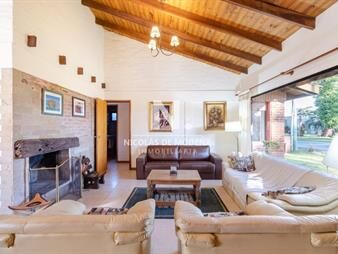 https://web5.gallito.com.uy/muy-linda-casa-en-venta-en-playa-mansa-punta-inmuebles-23640185