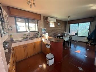 https://www.gallito.com.uy/venta-casa-ph-de-altos-de-4-dormitorios-con-renta-inmuebles-26261451