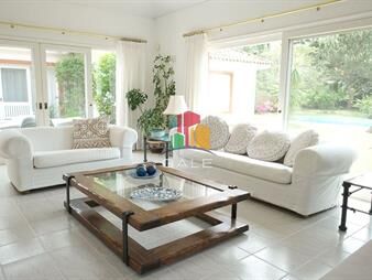 https://www.gallito.com.uy/hermosa-casa-con-todas-las-comodidades-inmuebles-21963073
