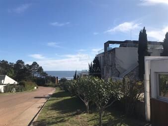 https://www.gallito.com.uy/muy-lindo-departamento-a-metros-del-mar-punta-inmuebles-27489727