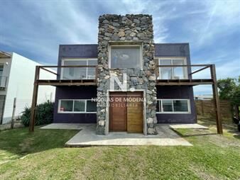 https://web5.gallito.com.uy/hermosa-casa-de-dos-plantas-enfrente-al-mar-en-el-inmuebles-27493974