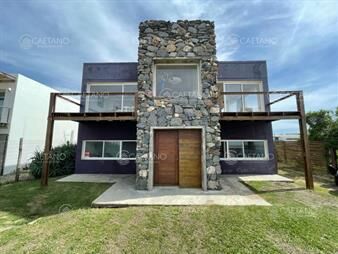 https://web5.gallito.com.uy/hermosa-casa-de-dos-plantas-enfrente-al-mar-inmuebles-27493977