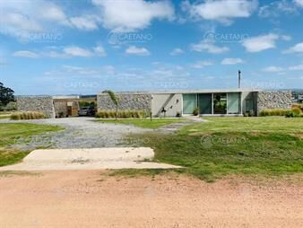 https://www.gallito.com.uy/venta-casa-3-dormitorios-minimalista-en-barrio-inmuebles-21367207