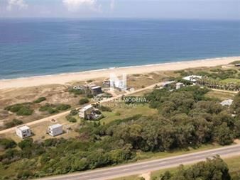 https://www.gallito.com.uy/terreno-a-solo-200-metros-del-mar-en-santa-inmuebles-27494145