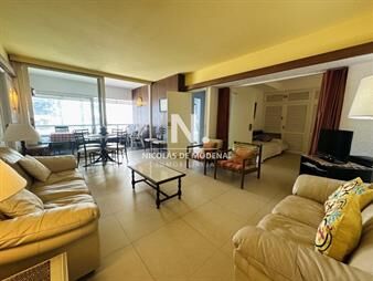 https://web5.gallito.com.uy/venta-de-apartamento-de-dos-dormitorios-en-punta-inmuebles-26158580