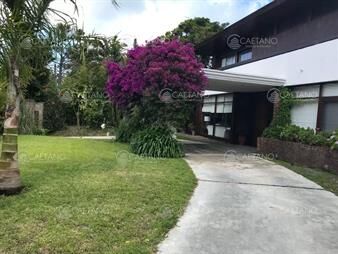 https://web5.gallito.com.uy/excelente-chalet-de-5-dormitorios-a-metros-del-inmuebles-25910823