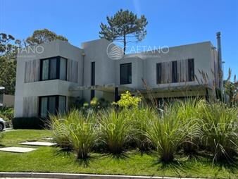 https://web5.gallito.com.uy/venta-casa-5-dormitorios-piscina-y-barbacoa-inmuebles-24890088