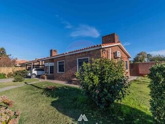 https://web5.gallito.com.uy/venta-2-casas-ciudad-de-la-costa-sur-inmuebles-27503544