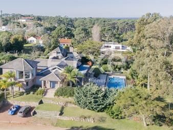 https://web5.gallito.com.uy/enorme-casa-venta-con-gran-terreno-inmuebles-27469366