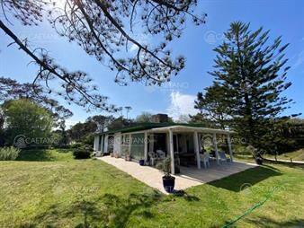 https://www.gallito.com.uy/casa-a-metros-de-playa-mansa-pinares-inmuebles-18529856