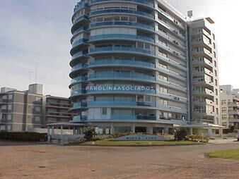 https://www.gallito.com.uy/apartamento-en-venta-en-piso-alto-en-torre-nueva-inmuebles-27342972