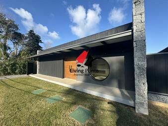 https://web5.gallito.com.uy/hermosa-casa-a-estrenar-en-playa-brava-inmuebles-27510216
