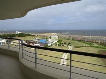 https://www.gallito.com.uy/venta-apartamento-3-dormitorios-playa-mansa-inmuebles-23141990