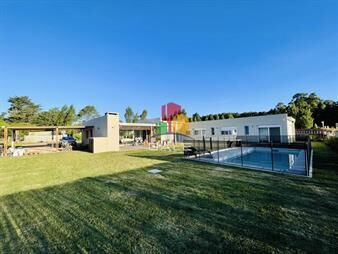 https://web5.gallito.com.uy/moderna-casa-de-4-dormitorios-piscina-y-en-punta-inmuebles-26302612