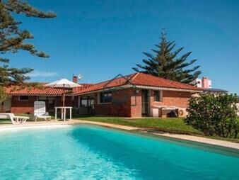 https://web5.gallito.com.uy/excelente-casa-de-4-dormitorios-y-piscina-a-una-inmuebles-25644128