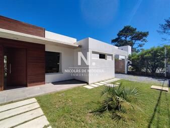 https://web5.gallito.com.uy/en-venta-casa-en-la-barra-de-3-dormitorios-inmuebles-25281812