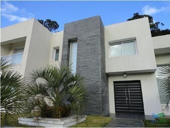 https://web5.gallito.com.uy/vendo-casa-de-4-dormitorios-con-piscina-en-barrio-inmuebles-22537752