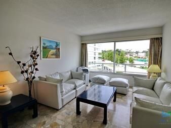 https://web5.gallito.com.uy/vendoa-apartamento-2-5-dormitorios-en-playa-punta-inmuebles-22537174