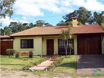 https://web5.gallito.com.uy/venta-de-casa-3-dormitorios-4-baã±os-en-punta-inmuebles-22537767