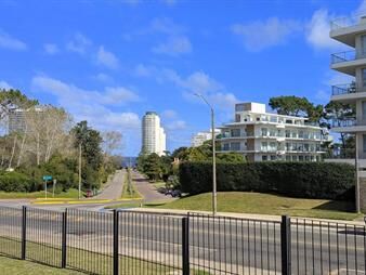 https://web5.gallito.com.uy/venta-de-apartamento-2-dormitorios-con-vista-al-inmuebles-27272403