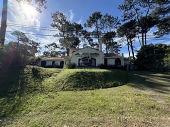 https://www.gallito.com.uy/espectacular-casa-en-venta-estilo-colonial-san-inmuebles-27514334