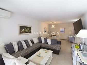 https://web5.gallito.com.uy/amplio-departamento-a-metros-de-la-playa-brava-inmuebles-21570449