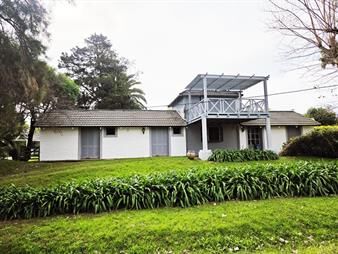 https://www.gallito.com.uy/pintoresca-casa-de-3-dormitorios-en-amplio-terrenoreal-de-inmuebles-27518059