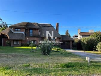 https://web5.gallito.com.uy/casa-en-pinares-a-100-mts-del-mar-inmuebles-27474430
