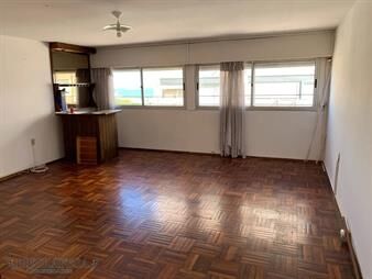 https://web5.gallito.com.uy/apto-en-venta-4-dormitorios-2-baños-inmuebles-27518312