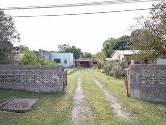 https://web5.gallito.com.uy/venta-casa-2-dormitorios-apartamento-1-dormitorio-paso-de-inmuebles-27068847