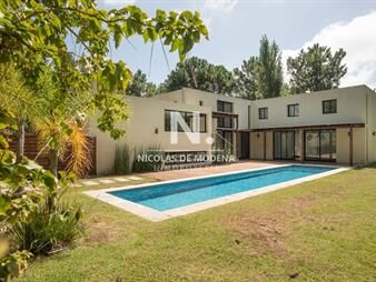 https://web5.gallito.com.uy/venta-hermosa-casa-en-barrio-privado-3-servicio-inmuebles-24995727