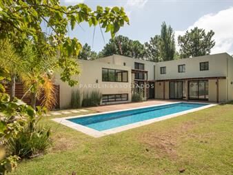 https://web5.gallito.com.uy/hermosa-casa-en-venta-en-barrio-privado-de-3-inmuebles-24674011