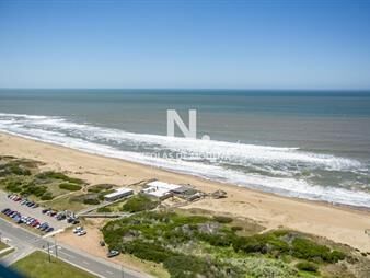 https://web5.gallito.com.uy/piso-alto-en-venta-con-increible-vista-torre-le-inmuebles-25042399