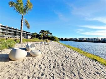 https://www.gallito.com.uy/venta-de-apartamento-2-dormitorios-con-lago-en-carrasco-es-inmuebles-25268527